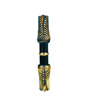 26-ML Macolla laton con diseño alargado