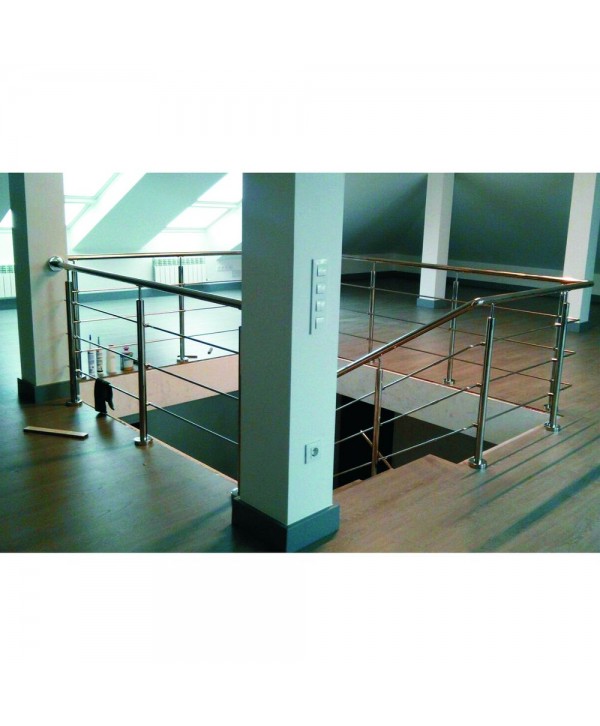 8038 Baranda de acero inoxidable en ático de vivienda