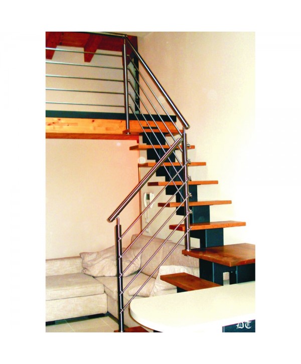 8025 Baranda de inox montada en escalera de madera