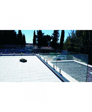 8404-2 Barandilla de vidrio con pinzas de acero inox en suelo