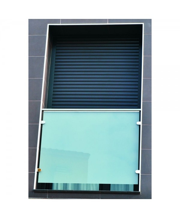 8432 Ejemplo de balcón con cristal, pinzas y U de inoxidable