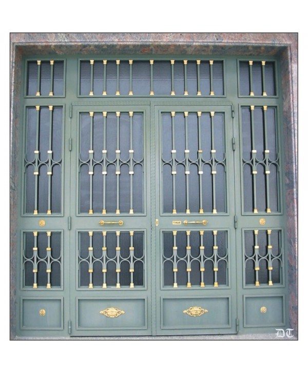 1001 Puerta de forja con detalles en latón