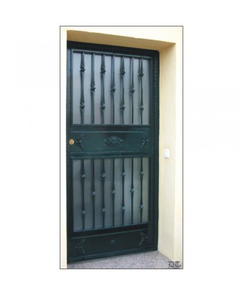 1008 Puerta con barrotes de macolla de hierro