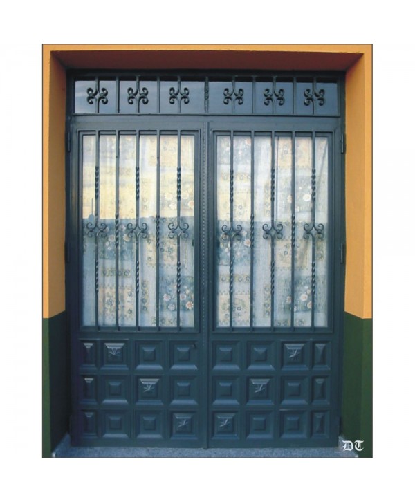 1011 Puerta con cuarterones pequeños