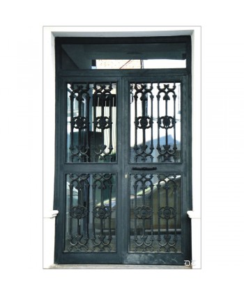 1020 Puerta con barrotes y tirador de forja