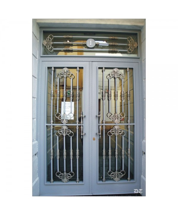 1021 Puerta con accesorios en laton niquelado