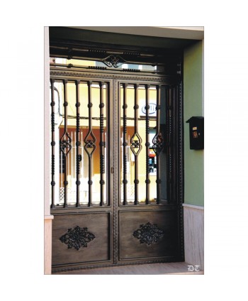 1023 Puerta con barrotes de estilo corazón