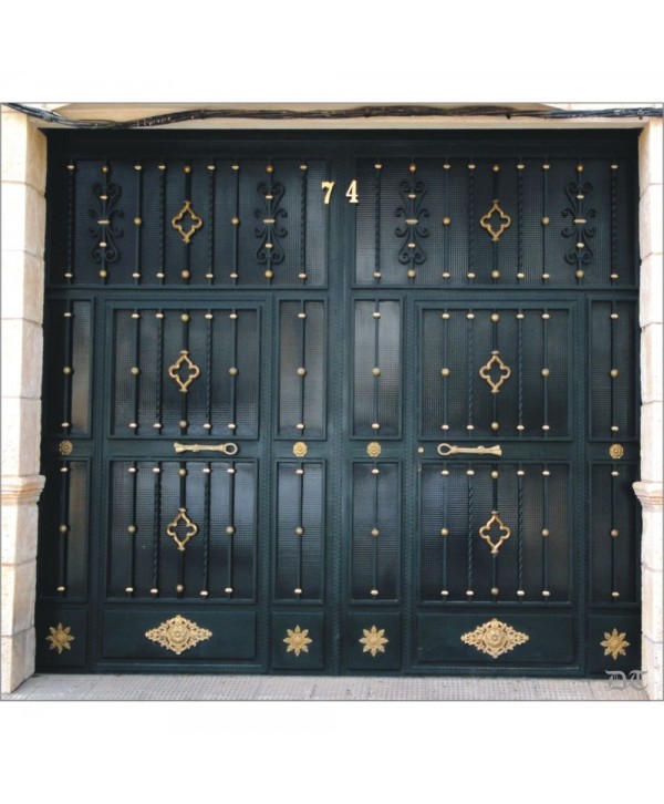 1027 Puerta con accesorios y piezas de latón