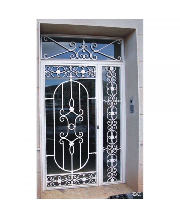 1030 Puerta con adornos forjados