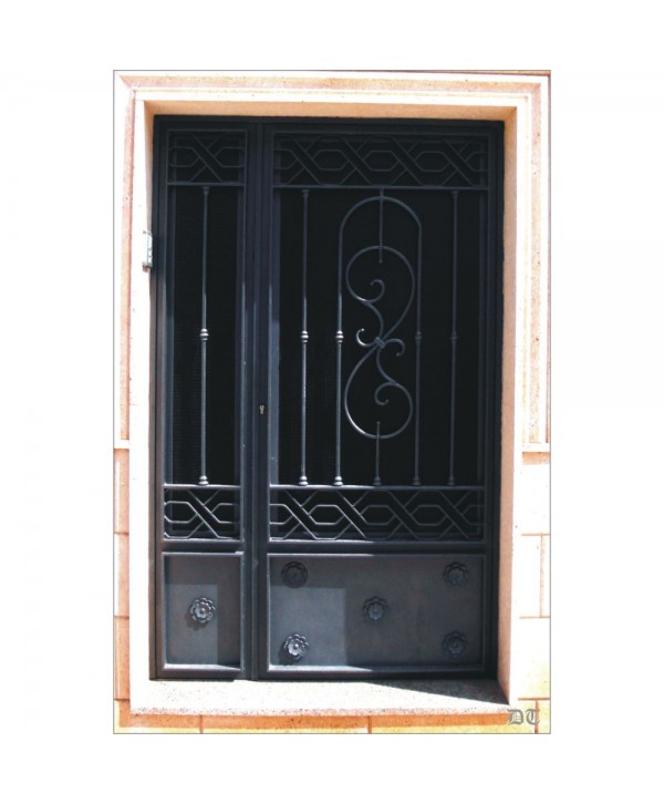 1032 Puerta con solera y S central de hierro