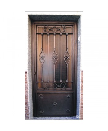 1035 Puerta con barrotes de corazón y rosetas de forja