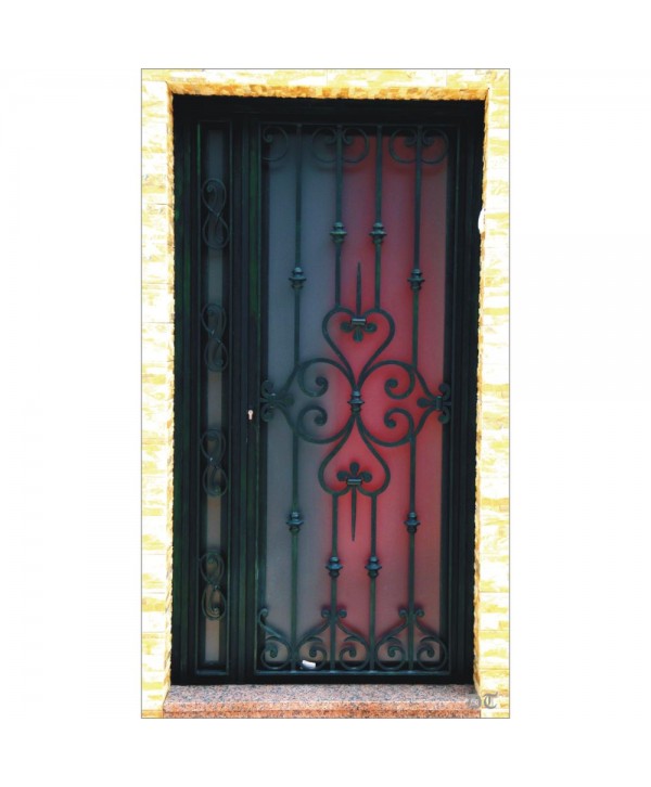 1037 Puerta con piezas de hierro forjado