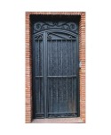 1038 Puerta pequeña con barrotes de forja