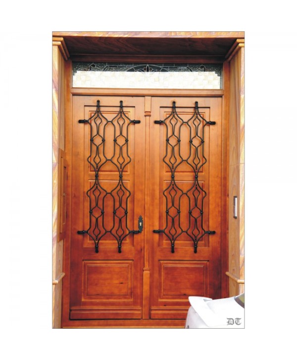 1046 Puerta de madera con barrotes forjados