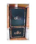 1053 Puerta con chapa decorativa