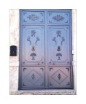 1055 Puerta forjada con detalles en laton