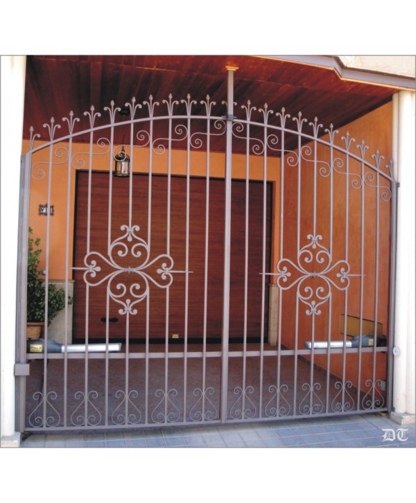 1590 Cancela con doble adorno forjado