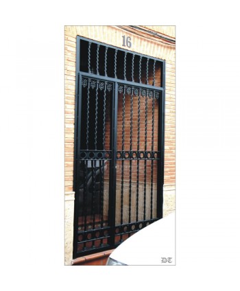 1591 Cancela con barrote retorcido de hierro y aros