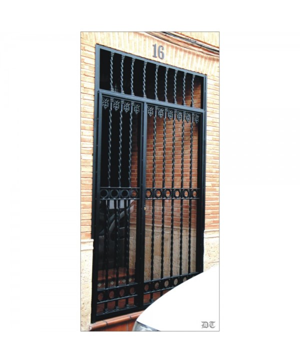 1591 Cancela con barrote retorcido de hierro y aros