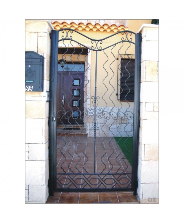 1600 Cancela con soleras onduladas de hierro