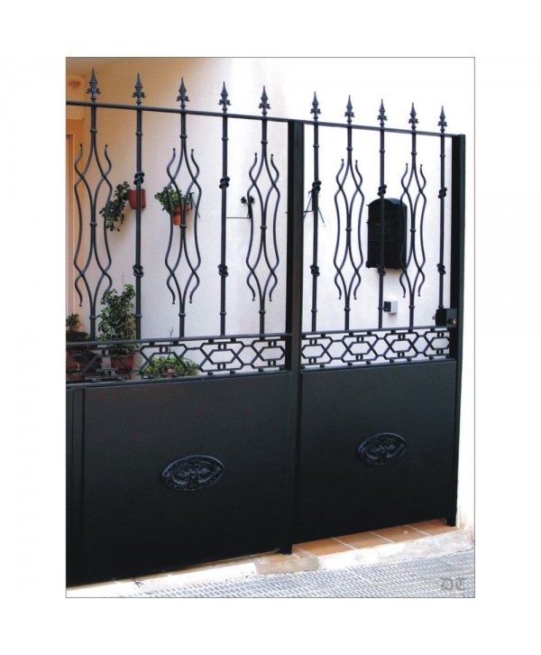 1611 Cancela con barrotes de líneas sencillas y lanzas superiores