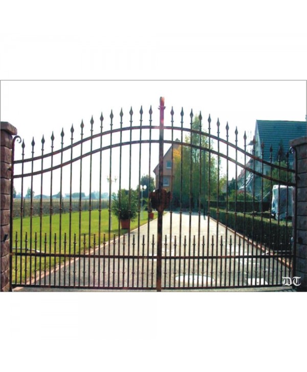 1622 Cancela minimalista con barrotes lisos y lanzas