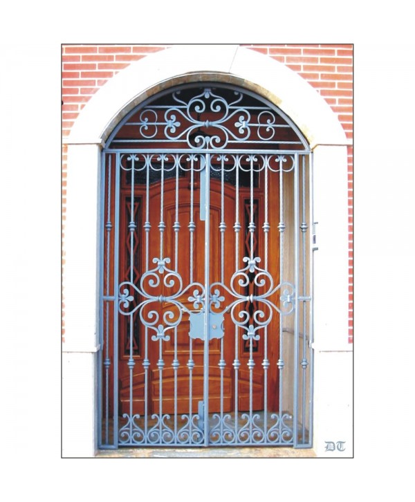 1636 Cancela ornamental con piezas de fundición