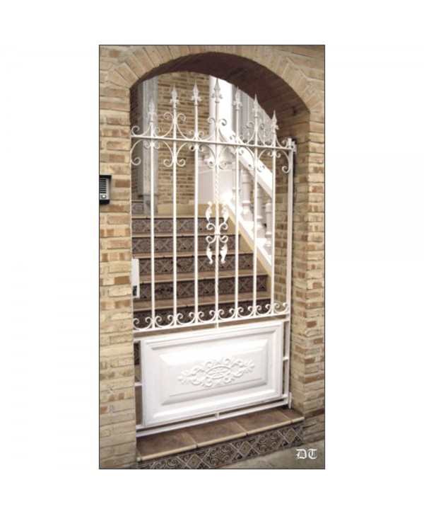 1653 Cancela en color blanco con cuarteron de dibujo