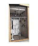 1658 Cancela con adornos grandes forjados