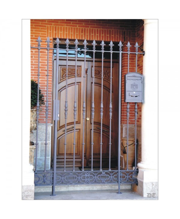 1682 Cancela con macollas y lanzas de hierro fundido