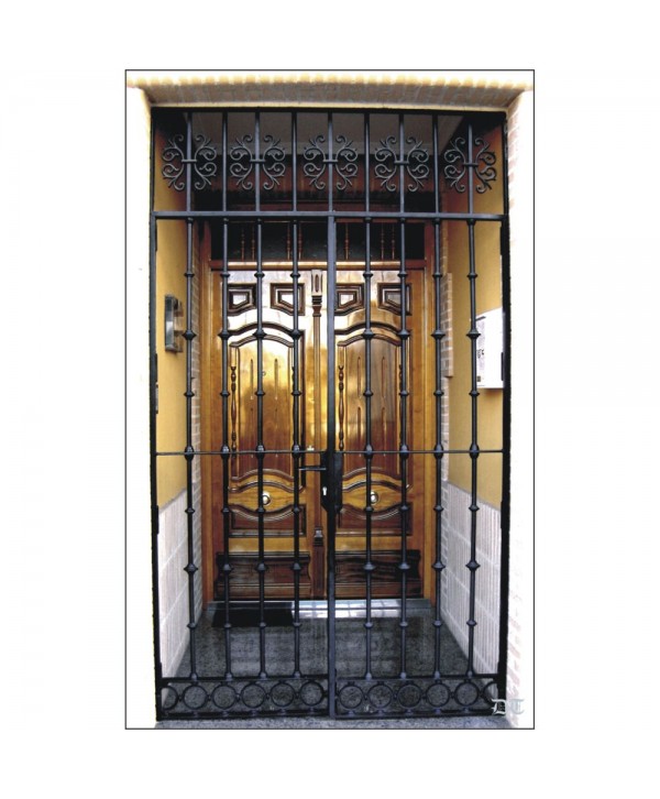 1693 Cancela con barrotes de macollas y manivela de forja