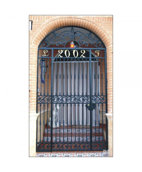 1697 Cancela con iniciales y fecha en laton