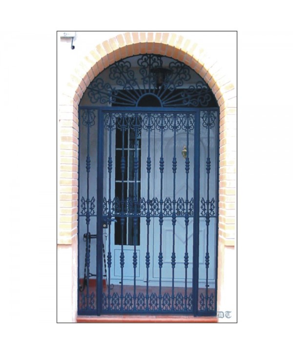 1699 Cancela con piezas de hierro fundido y manivela tradicional