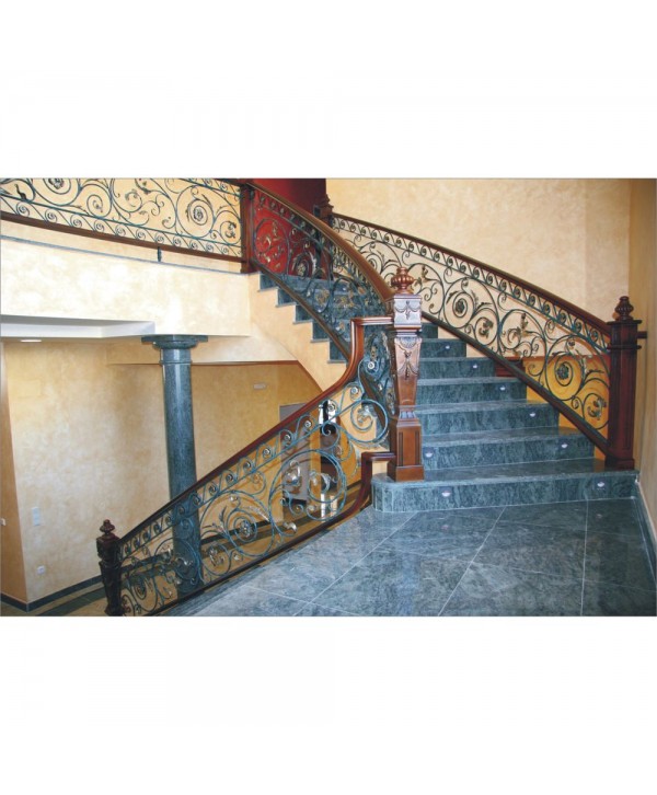 2007 Barandilla con pasamanos de madera y adornos forjados