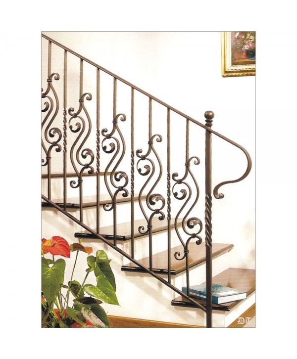 2034 Baranda con arranque y barrotes retorcidos de hierro