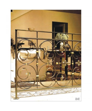 2043 Baranda con hojas de forja en dorado