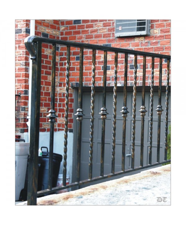 2050 Barandilla con barrotes retorcidos y con macolla grande