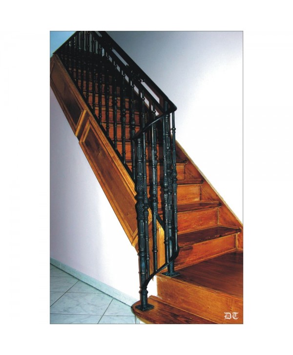 2054 Baranda con barrotes ornamentales de forja