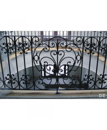 2074 Baranda con barrotes y pletina de forja