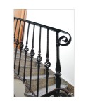 2081 Baranda con barrotes de bola calada de forja