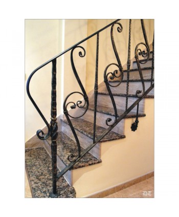 2085 Baranda con adorno de circunferencia forjado