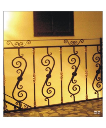 2098 Baranda con S medianas y macollas de latón