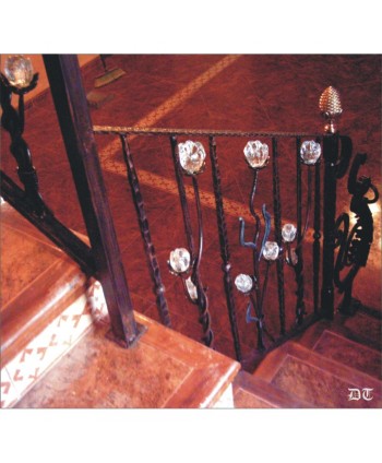 2099 Barandilla con barrotes de flor de cristal y remate de piña latonada