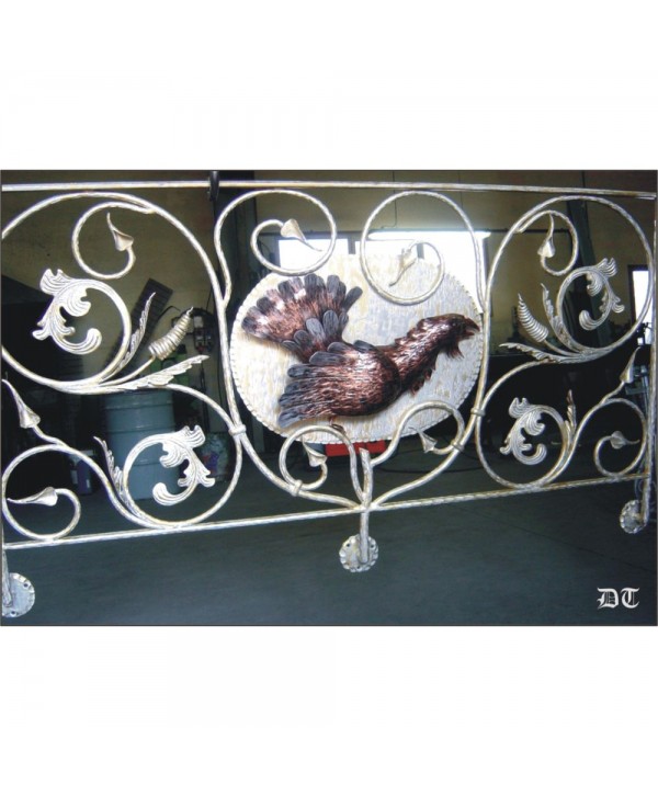 2105 Baranda con dibujo de pájaro de hierro