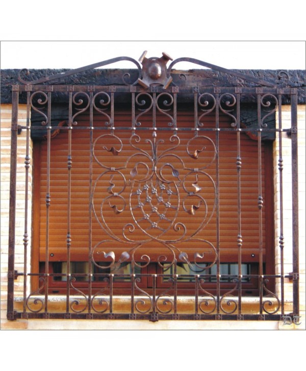 3025 Reja con adorno de pergamino superior central