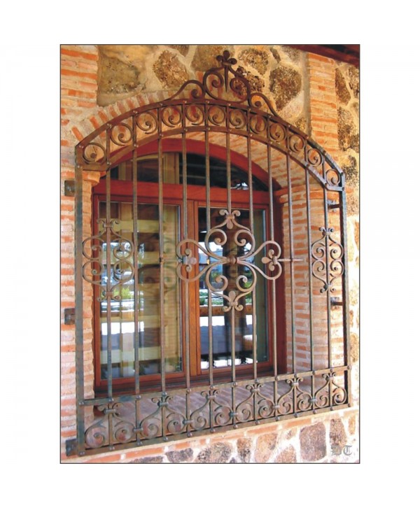 3045 Reja con pletina machacada y adornos de forja