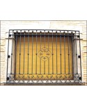3057 Reja con adornos de flor de rizo hierro