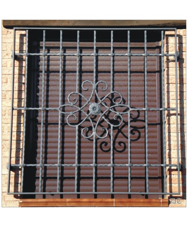 3059 Reja con barra perforada y adorno de flor central