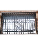 3073 Reja con rizos de forja y adorno sencillo central