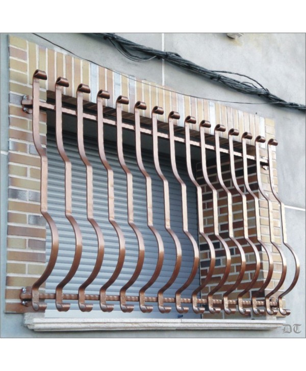 3082 Reja con barrotes lisos y anchos curvados